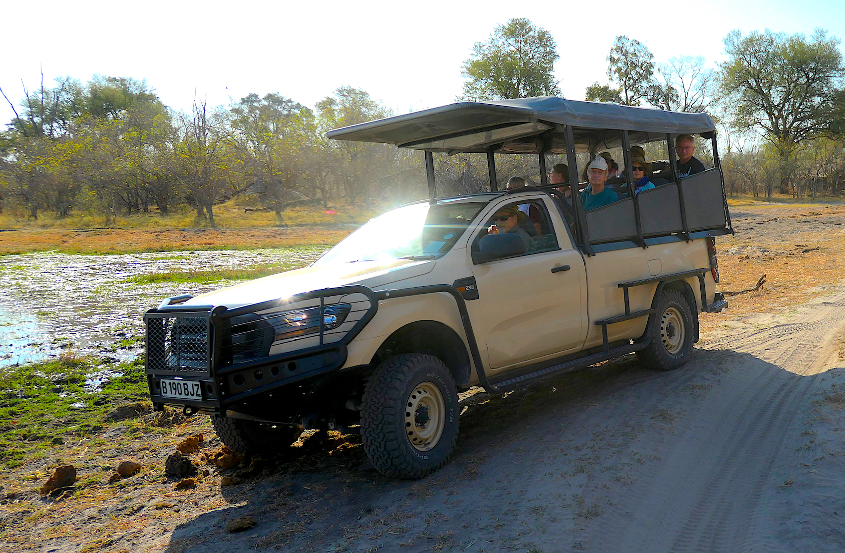 safari vehicle closed cab